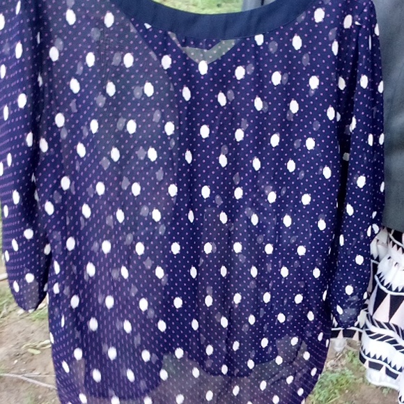 Women's shirts - Picture 2 of 2